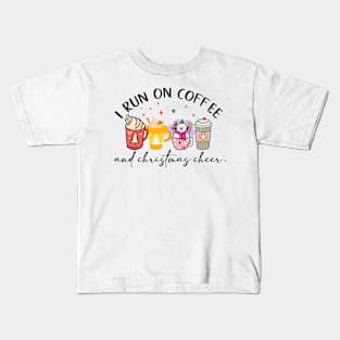 I RUN ON COFFEE AND CHRISTMAS CHEER Kids T-Shirt